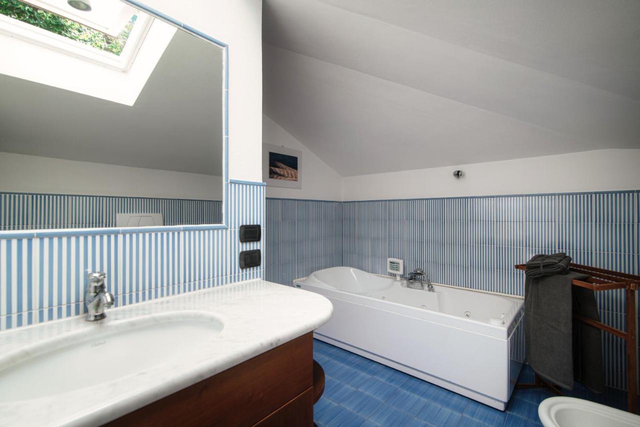 I D'A Charming Penthouse - Lake View- Como- House-130 Mt-2 Double Bedrooms And 2 Double Bathrooms A Spacious Living Room-Full Equipped Kitchen-Private Garden And Terrace-Private Covered Parking מראה חיצוני תמונה